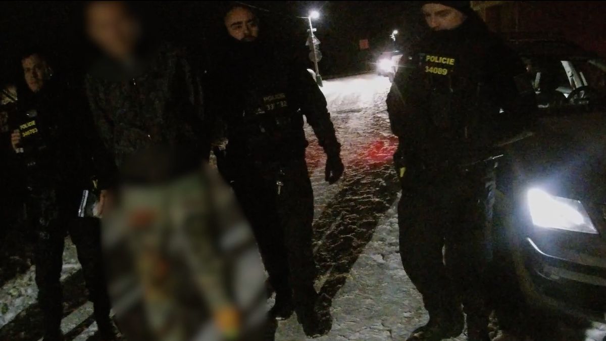 Šofér s třemi zákazy řízení ujížděl olomouckým policistům rychlostí kolem 200 kilometrů v hodině